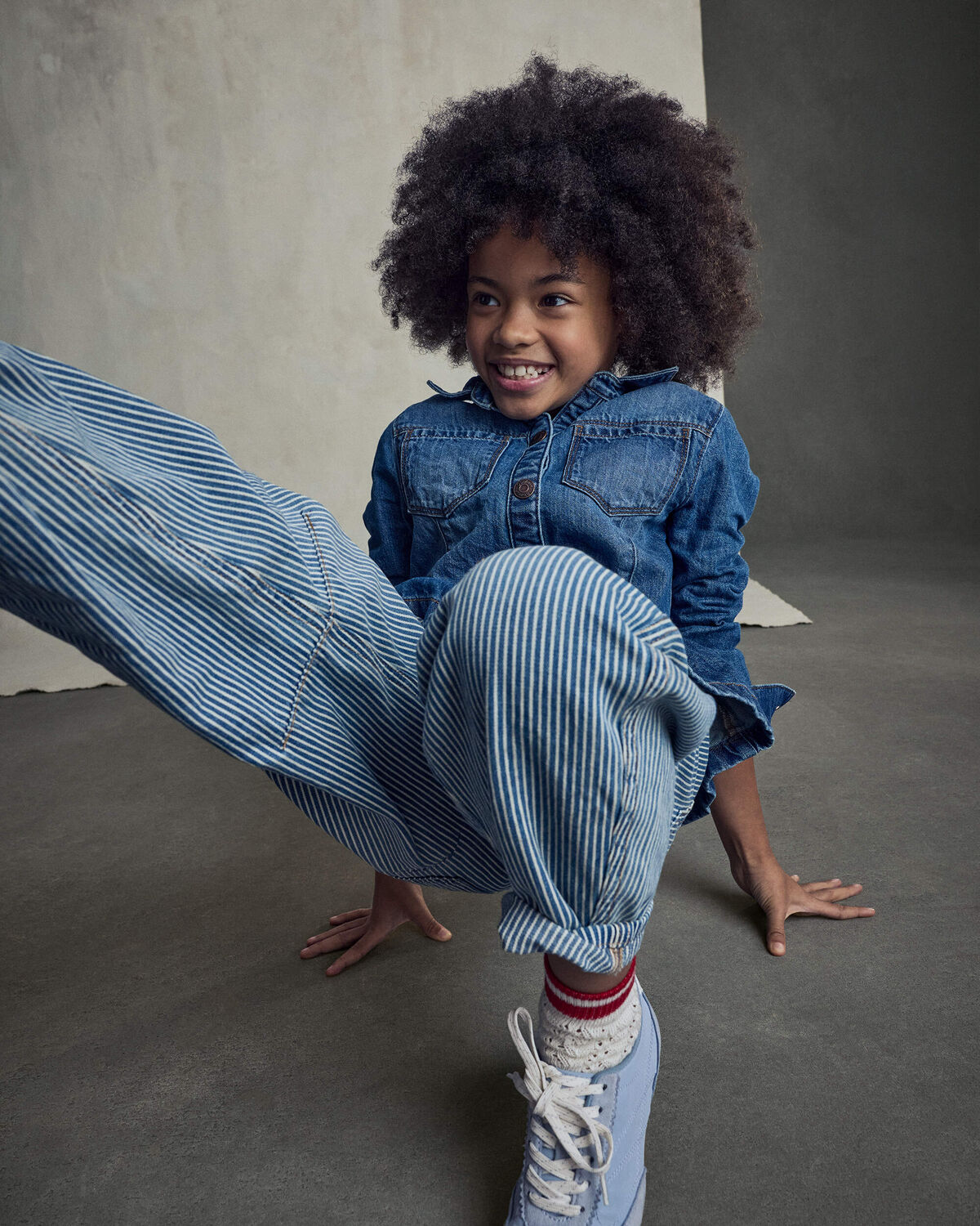 Girls Hickory Stripe Denim Barrel Jeans - Light Wash - Image 4