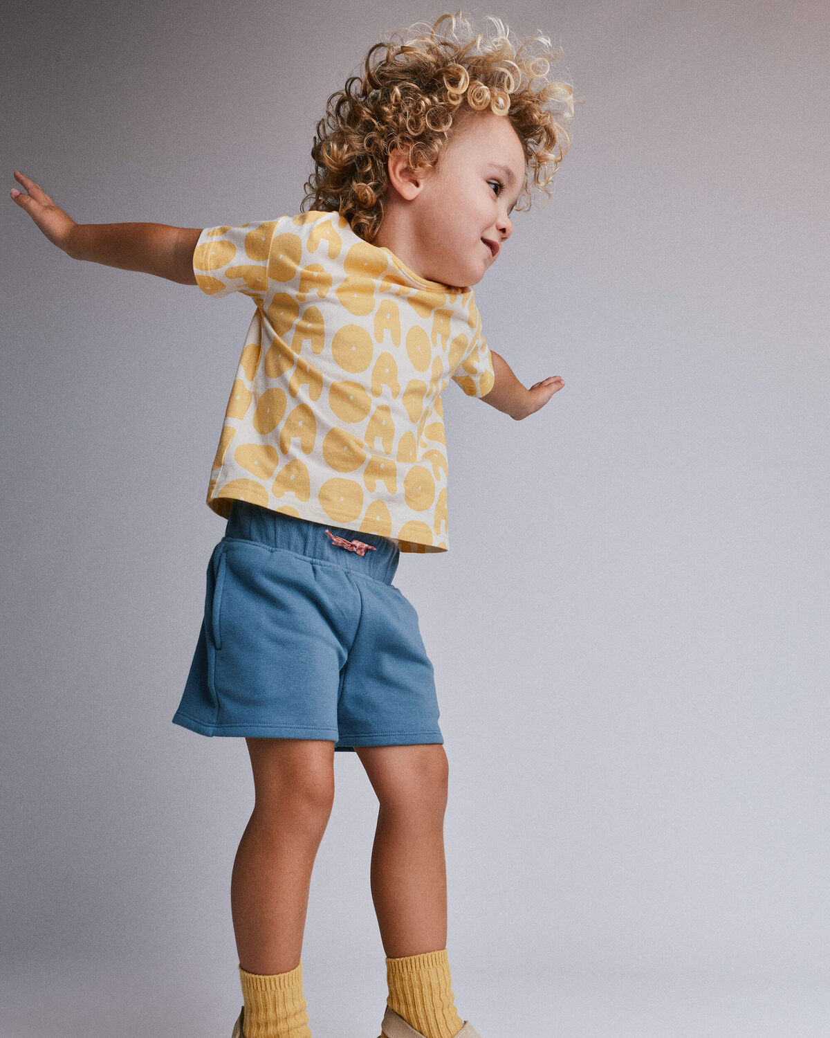 Toddler Relaxed Graphic Tee in Otter Avenue Print - Yellow