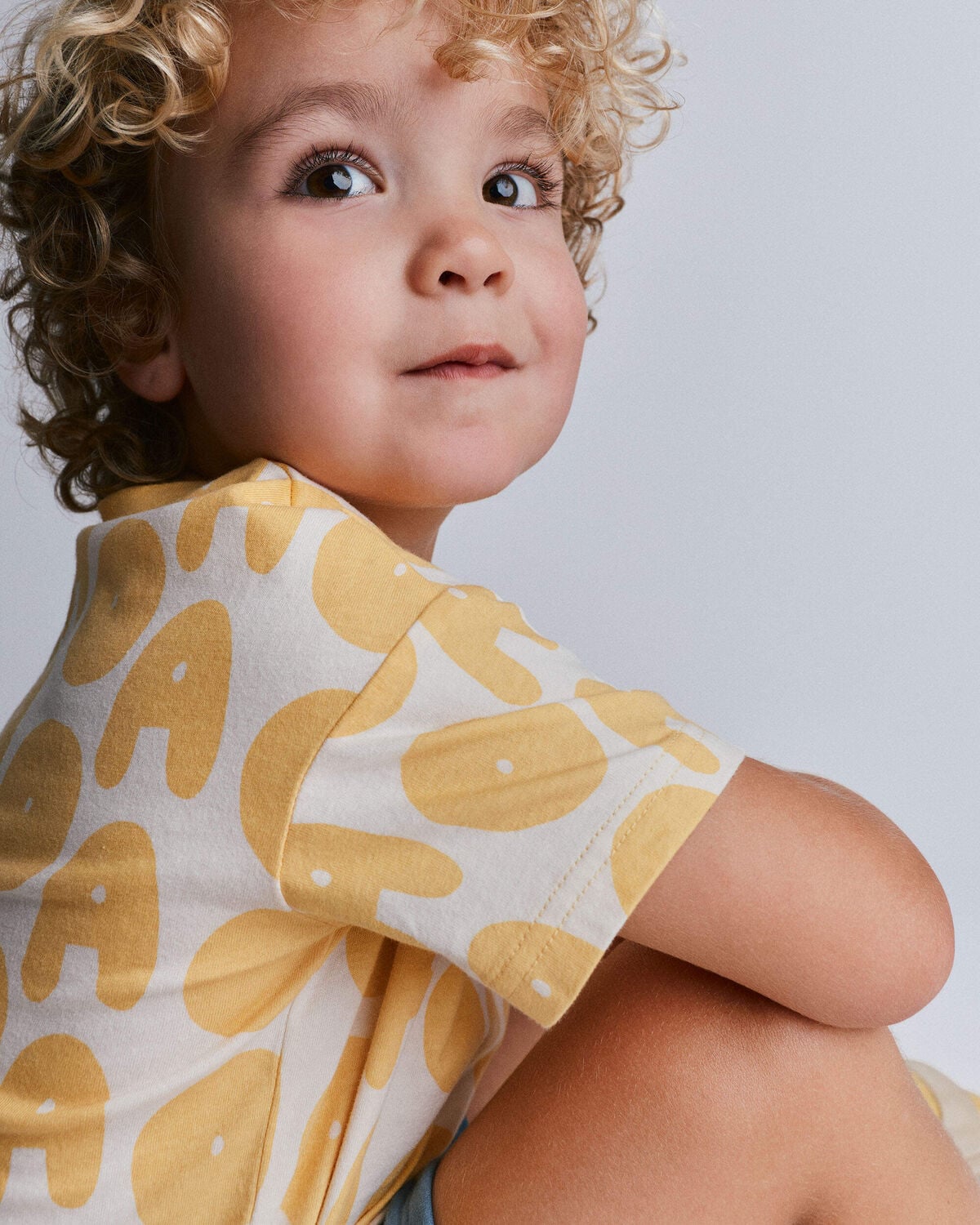 Toddler Relaxed Graphic Tee in Otter Avenue Print - Yellow - Image 4