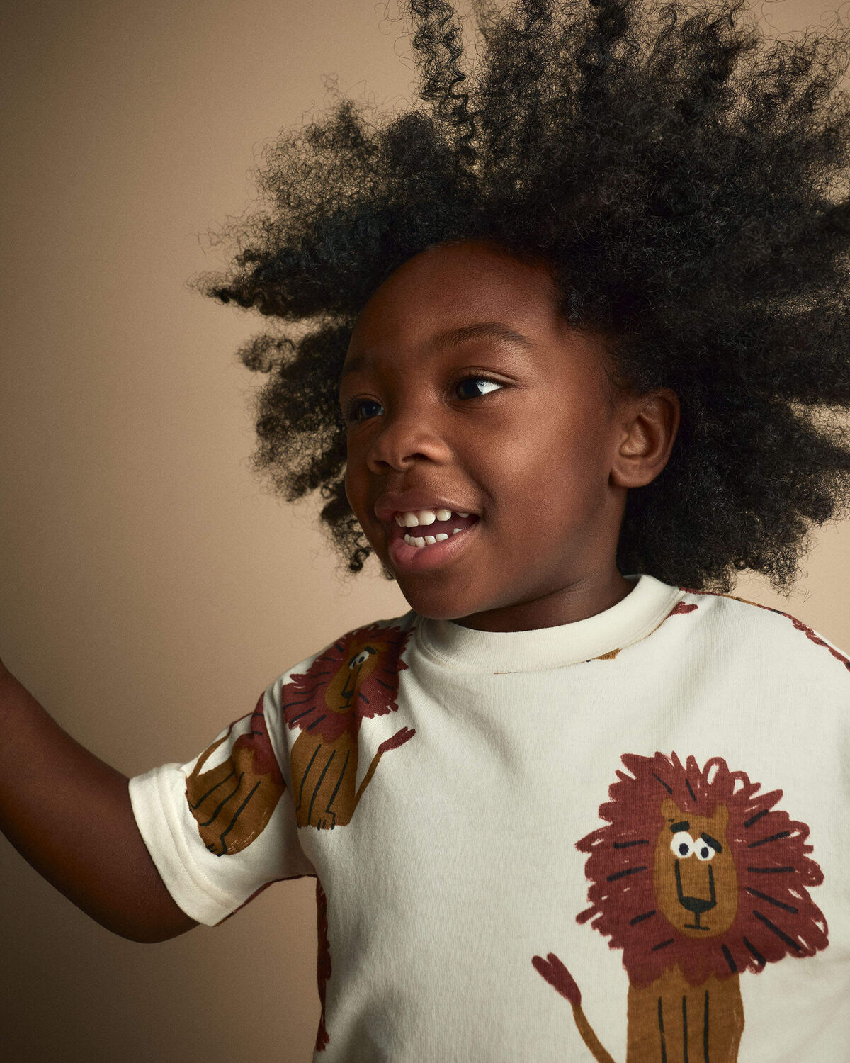 Toddler Relaxed Graphic Tee in Lion Print - Cream - Image 4