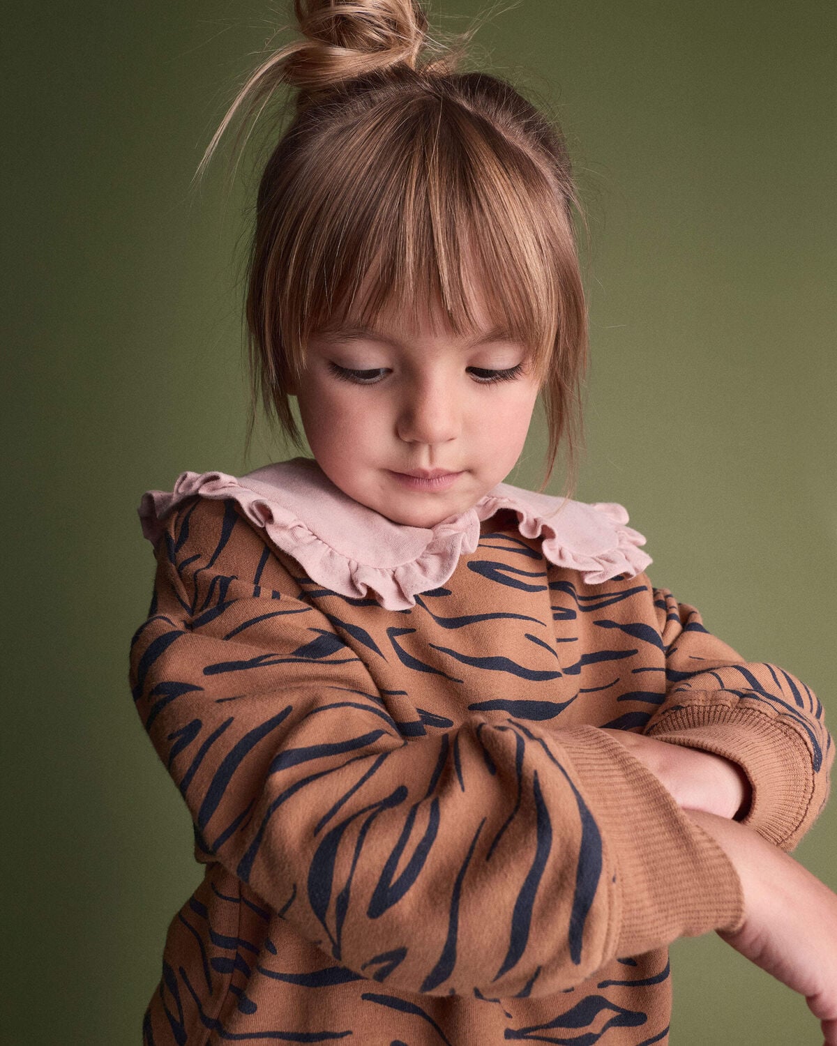 Toddler Balloon-Sleeve Pullover Sweatshirt in Tiger Print - Brown - Image 3